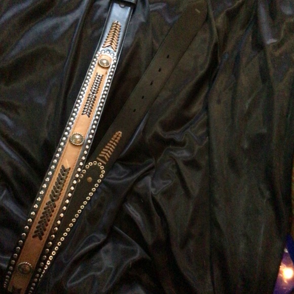 Leather Hand tooled belt with conch studs leather details sz 38/95 - Picture 7 of 10